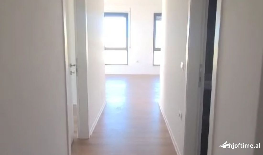 Shtepi ne shitje Apartament ne Tirane, 2+1, Mobilimi Bosh, pa mobiluar, Pagesa 290,000  Euro.