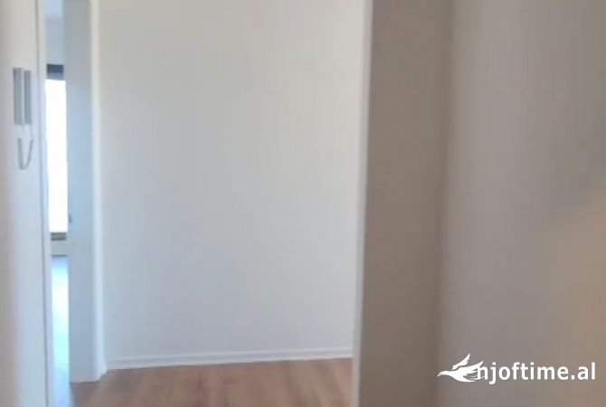 Shtepi ne shitje Apartament ne Tirane, 2+1, Mobilimi Bosh, pa mobiluar, Pagesa 290,000  Euro.