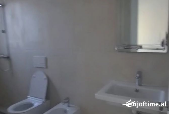 Shtepi ne shitje Apartament ne Tirane, 2+1, Mobilimi Bosh, pa mobiluar, Pagesa 290,000  Euro.