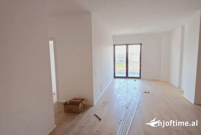 Shtepi ne shitje Apartament ne Tirane, 2+1, Mobilimi Bosh, pa mobiluar, Pagesa 246,000  Euro.