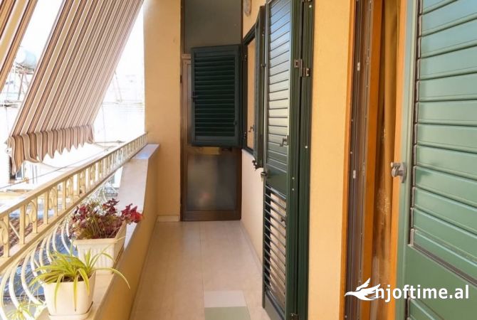 Shtepi ne shitje Apartament ne Tirane, 2+1, Mobilimi E mobiluar, Pagesa 225,000  Euro.