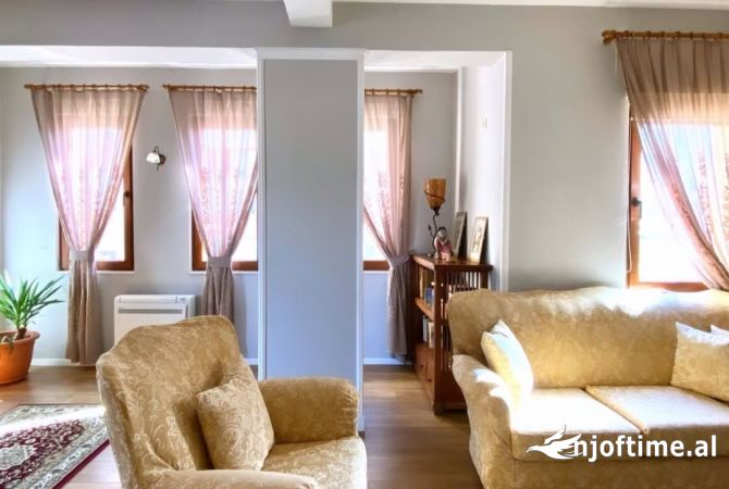 Shtepi ne shitje Apartament ne Tirane, 2+1, Mobilimi E mobiluar, Pagesa 225,000  Euro.