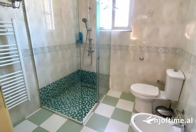 Shtepi ne shitje Apartament ne Tirane, 2+1, Mobilimi E mobiluar, Pagesa 225,000  Euro.