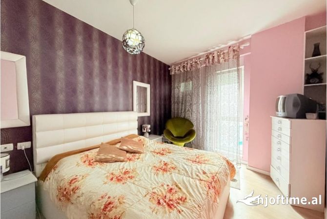 Shtepi ne shitje Apartament ne Tirane, 2+1, Mobilimi E mobiluar, Pagesa 196,000  Euro.