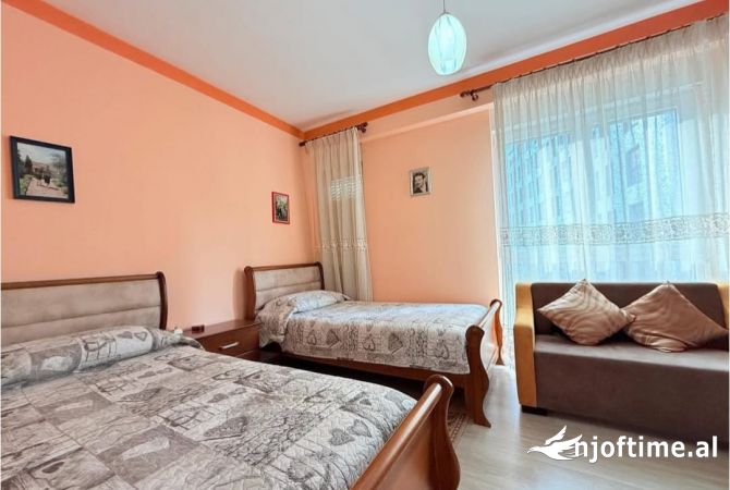 Shtepi ne shitje Apartament ne Tirane, 2+1, Mobilimi E mobiluar, Pagesa 196,000  Euro.