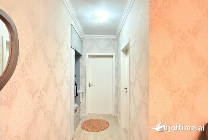 Shtepi ne shitje Apartament ne Tirane, 2+1, Mobilimi E mobiluar, Pagesa 196,000  Euro.