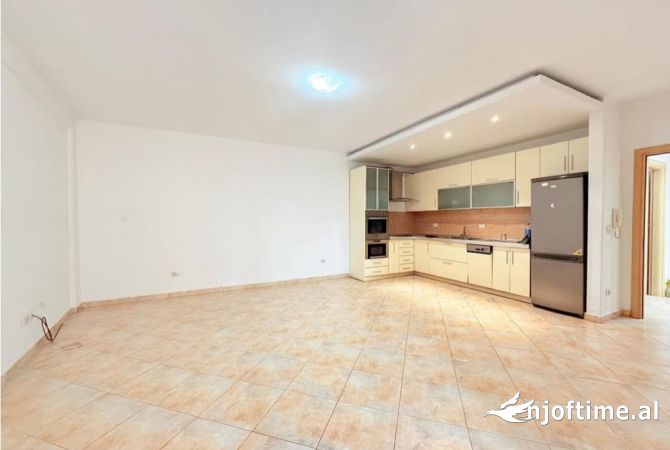 Zyre per qira tek Ambasador 1 Organizim 2+1+2+Ballkon(3 ambiente pune)