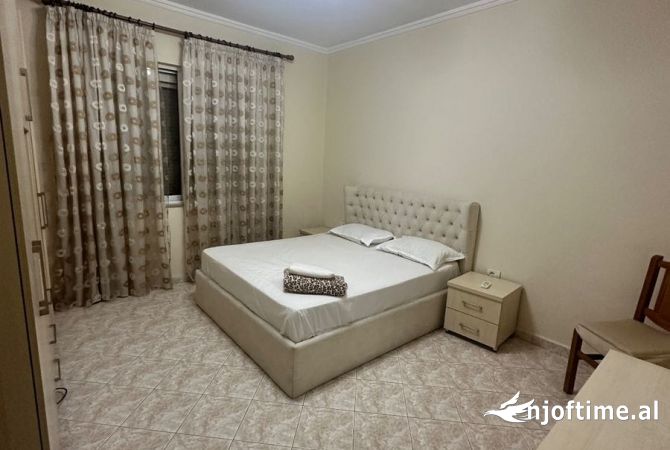 Shtepi me qera Apartament ne Tirane, 3+1, Mobilimi E mobiluar, Pagesa 800  Euro.