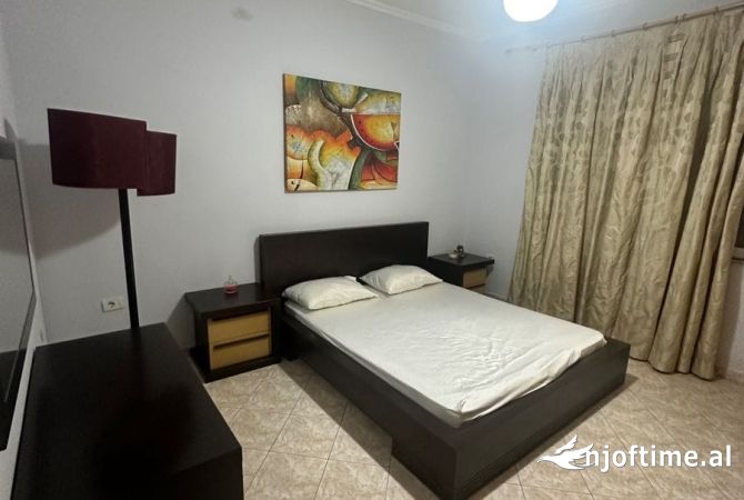 Shtepi me qera Apartament ne Tirane, 3+1, Mobilimi E mobiluar, Pagesa 800  Euro.