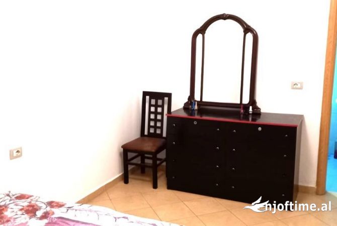 Shtepi me qera Apartament ne Tirane, 2+1, Mobilimi E mobiluar, Pagesa 50,000  Leke.