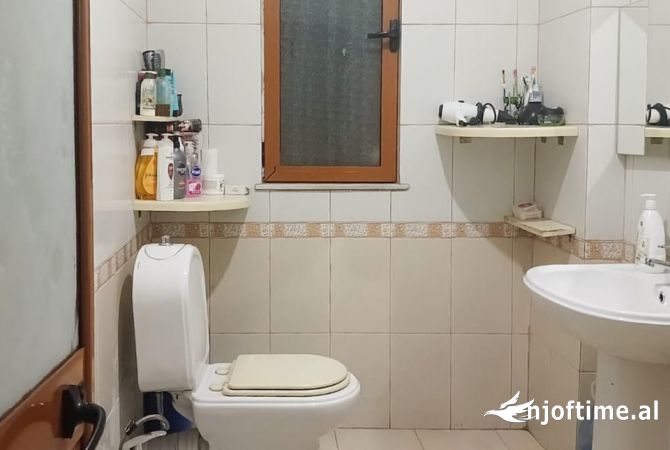 Shtepi ne shitje Apartament ne Tirane, 1+1, Mobilimi E mobiluar, Pagesa 105,000  Euro.