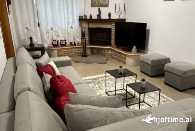 Shtepi me qera 2+1 ne Tirane - 670 Euro