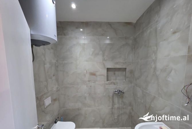 AMBIENTE ME QERA - MYSLYM SHYRI