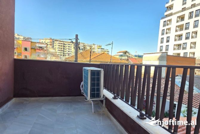 AMBIENTE ME QERA - MYSLYM SHYRI