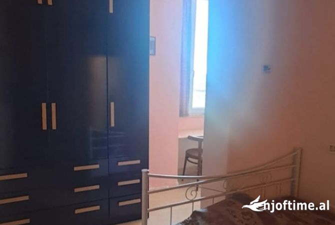 Shtepi ne shitje Apartament ne Tirane, 1+1, Mobilimi E mobiluar, Pagesa 65,000  Euro.