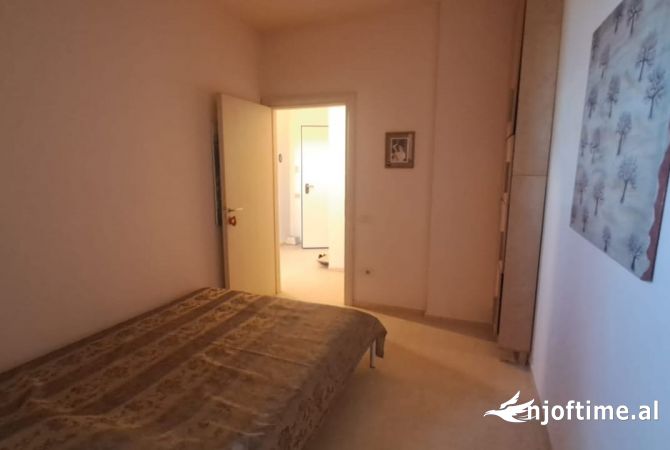 Shtepi ne shitje Apartament ne Tirane, 1+1, Mobilimi E mobiluar, Pagesa 65,000  Euro.