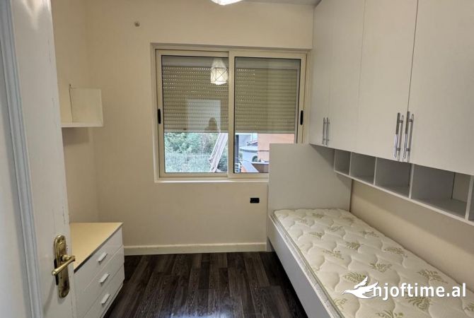Shtepi ne shitje Apartament ne Tirane, 3+1, Mobilimi E mobiluar, Pagesa 138,000  Euro.