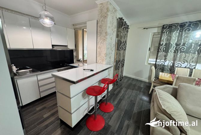 Shtepi ne shitje Apartament ne Tirane, 3+1, Mobilimi E mobiluar, Pagesa 138,000  Euro.