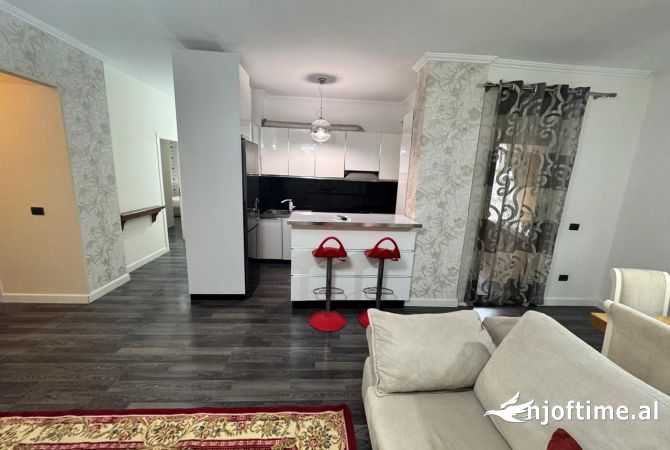Shtepi ne shitje Apartament ne Tirane, 3+1, Mobilimi E mobiluar, Pagesa 138,000  Euro.