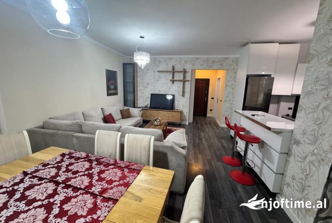 Shtepi ne shitje Apartament ne Tirane, 3+1, Mobilimi E mobiluar, Pagesa 138,000  Euro.