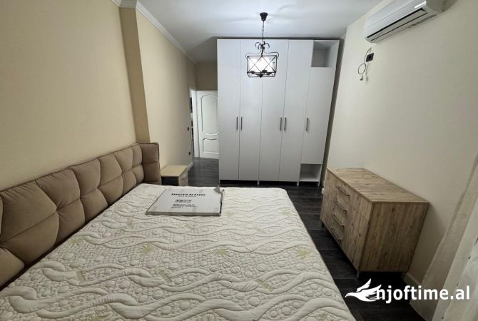 Shtepi me qera Apartament ne Tirane, 3+1, Mobilimi E mobiluar, Pagesa 450  Euro.