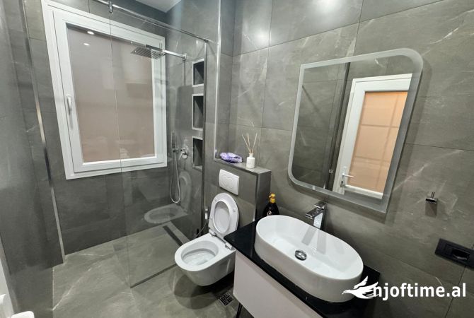 Shtepi me qera Apartament ne Tirane, 3+1, Mobilimi E mobiluar, Pagesa 450  Euro.