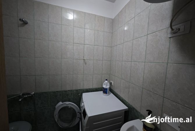 Shtepi ne shitje Apartament ne Tirane, 2+1, Mobilimi E mobiluar, Pagesa 135,000  Euro.