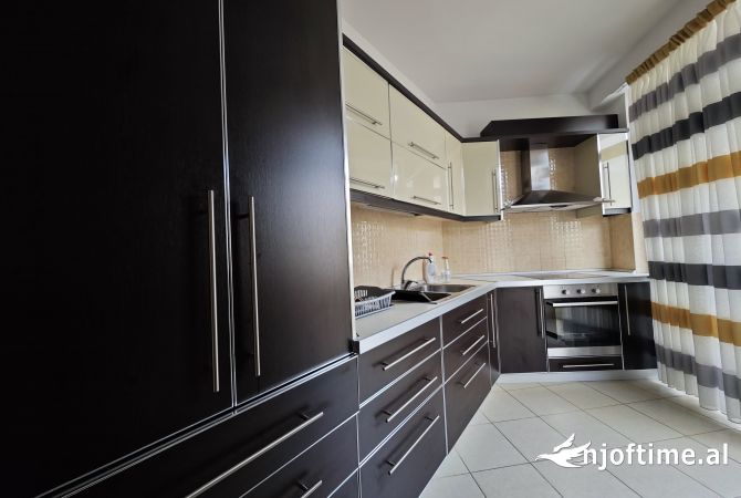 Shtepi ne shitje Apartament ne Tirane, 2+1, Mobilimi E mobiluar, Pagesa 135,000  Euro.