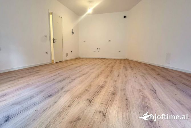 Shtepi ne shitje Apartament ne Tirane, 2+1, Mobilimi Bosh, pa mobiluar, Pagesa 287,000  Euro.