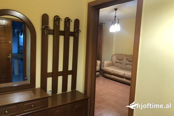 Shtepi me qera Apartament ne Tirane, 1+1, Mobilimi E mobiluar, Pagesa 500  Euro.