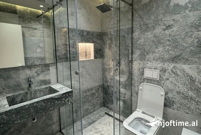 Shtepi ne shitje Apartament ne Tirane, 2+1, Mobilimi Bosh, pa mobiluar, Pagesa 268,000  Euro.