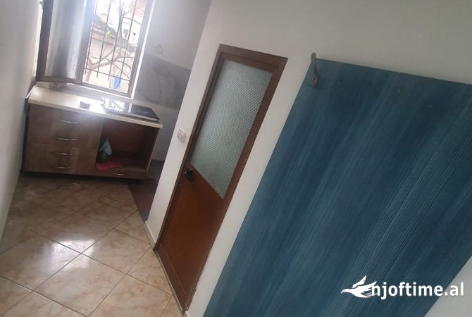 Shtepi me qera Apartament ne Tirane, 1+1, Mobilimi E mobiluar, Pagesa 35,000  Leke.