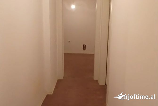 Ambient biznesi me qera 3+1 ne Tirane - 1,100 Euro