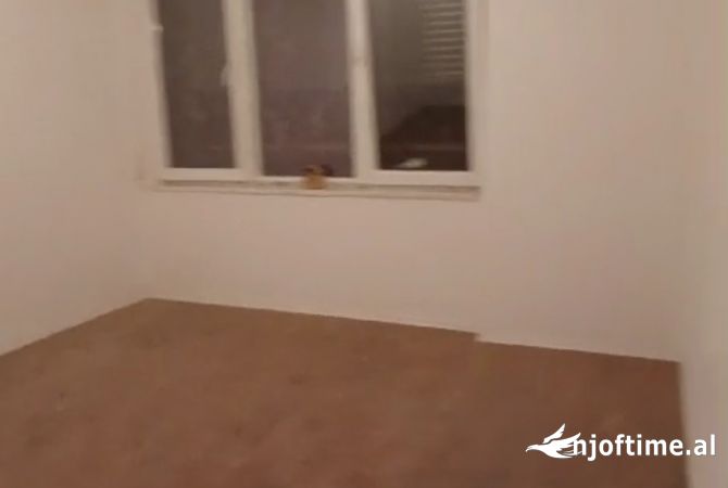 Ambient biznesi me qera 3+1 ne Tirane - 1,100 Euro