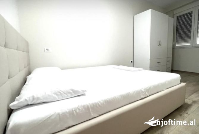 Shtepi ne shitje Apartament ne Tirane, 1+1, Mobilimi E mobiluar, Pagesa 135,000  Euro.