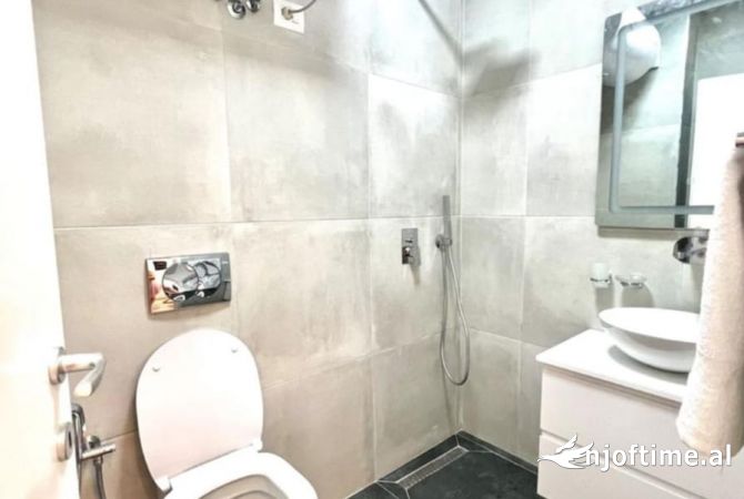 Shtepi ne shitje Apartament ne Tirane, 1+1, Mobilimi E mobiluar, Pagesa 135,000  Euro.