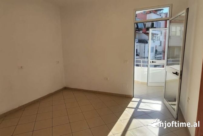 Shtepi ne shitje 1+1 ne Tirane - 78,000 Euro