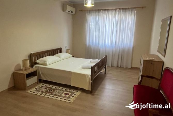 Shtepi me qera Apartament ne Tirane, 2+1, Mobilimi E mobiluar, Pagesa 700  Euro.