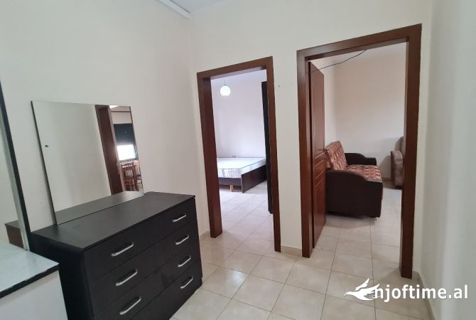 Shtepi ne shitje Apartament ne Tirane, 1+1, Mobilimi E mobiluar, Pagesa 110,000  Euro.