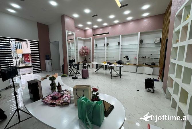 Ambient biznesi me qera 1+1 ne Tirane - 1,400 Euro