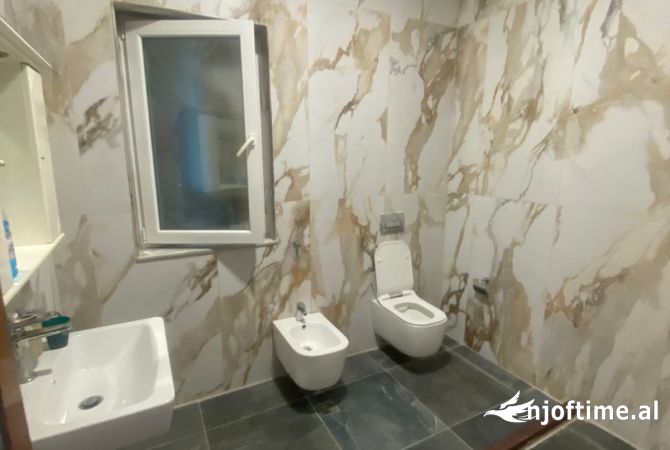 Shtepi me qera Apartament ne Tirane, 2+1, Mobilimi E mobiluar, Pagesa 500  Euro.