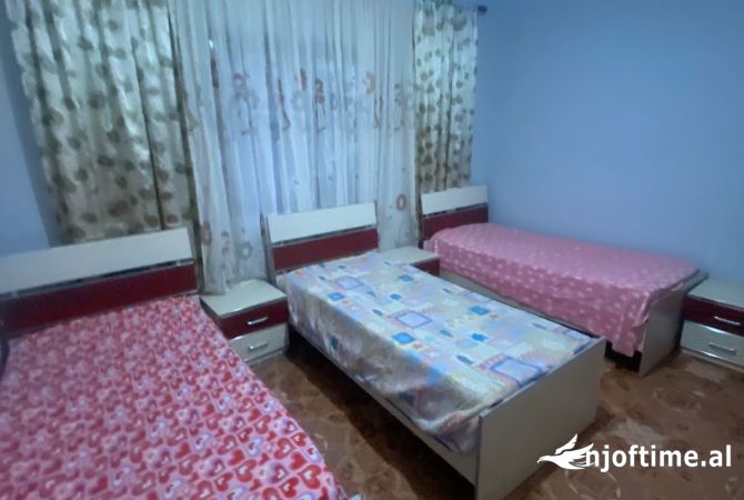 Shtepi me qera Apartament ne Tirane, 2+1, Mobilimi E mobiluar, Pagesa 500  Euro.