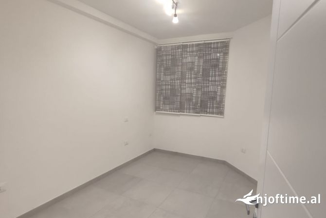 APARTAMENTE ME QERA - MYSLYM SHYRI