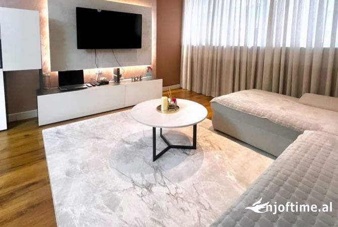 Shtepi ne shitje Apartament ne Tirane, 3+1, Mobilimi E mobiluar, Pagesa 250,000  Euro.