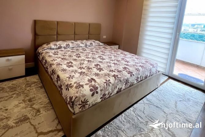 Shtepi ne shitje Apartament ne Tirane, 3+1, Mobilimi E mobiluar, Pagesa 250,000  Euro.