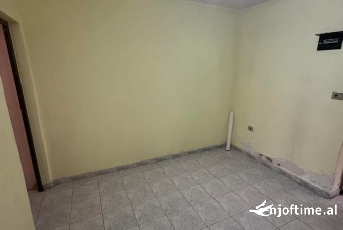 Shtepi ne shitje Apartament ne Tirane, 1+1, Mobilimi E mobiluar, Pagesa 115,000  Euro.