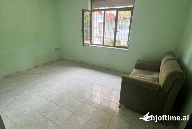 Shtepi ne shitje Apartament ne Tirane, 1+1, Mobilimi E mobiluar, Pagesa 115,000  Euro.