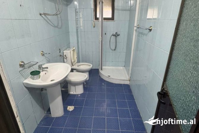 Shtepi ne shitje Apartament ne Tirane, 1+1, Mobilimi E mobiluar, Pagesa 115,000  Euro.