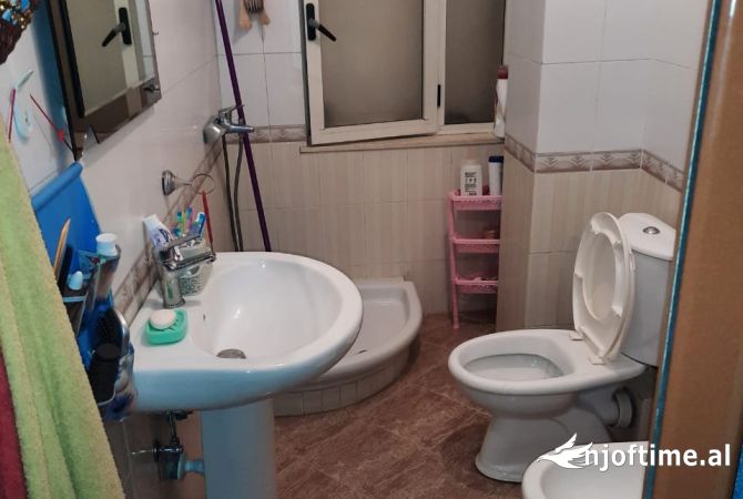 Shtepi ne shitje Apartament ne Tirane, 2+1, Mobilimi E mobiluar, Pagesa 207,000  Euro.