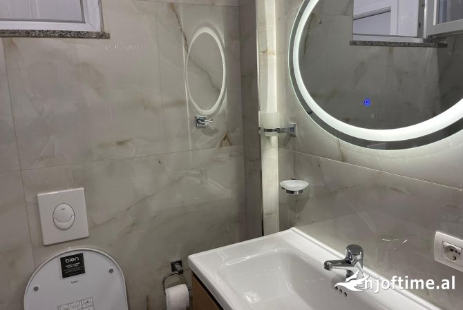 Shtepi ne shitje Apartament ne Tirane, 3+1, Mobilimi Bosh, pa mobiluar, Pagesa 180,000  Euro.